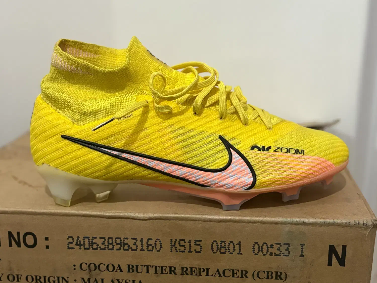 استوک فوتبال نایک مرکوریال کلاس A|کیف، کفش، کمربند|اندیشه, اندیشه فاز ۱|دیوار