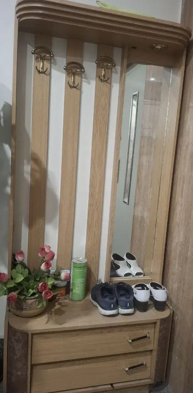 فروش فوری جاکفشی، پرده و روتختی با قیمت مناسب|جاکفشی، کمد، دراور|مشهد, آزادشهر|دیوار