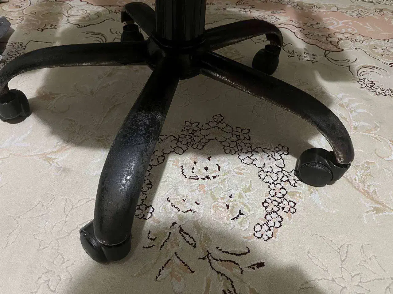 صندلی چرخدار اداری|صندلی و نیمکت|لاهیجان, کوی خزر|دیوار