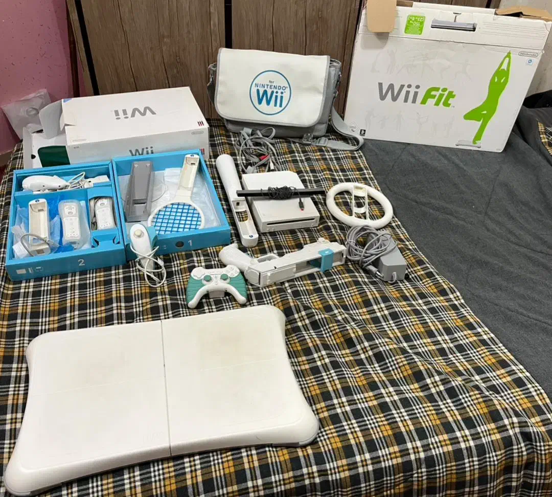 نینتندوWii فول با تمام لوازم برای بازی|کنسول، بازی ویدئویی و آنلاین|بروجرد, |دیوار