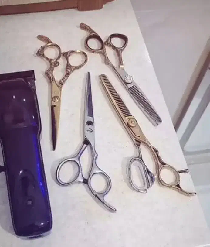 تمام لوازم آرایشگاه کامل کامل به فروش میرسد|آرایشگاه و سالن‌های زیبایی|بجنورد, |دیوار