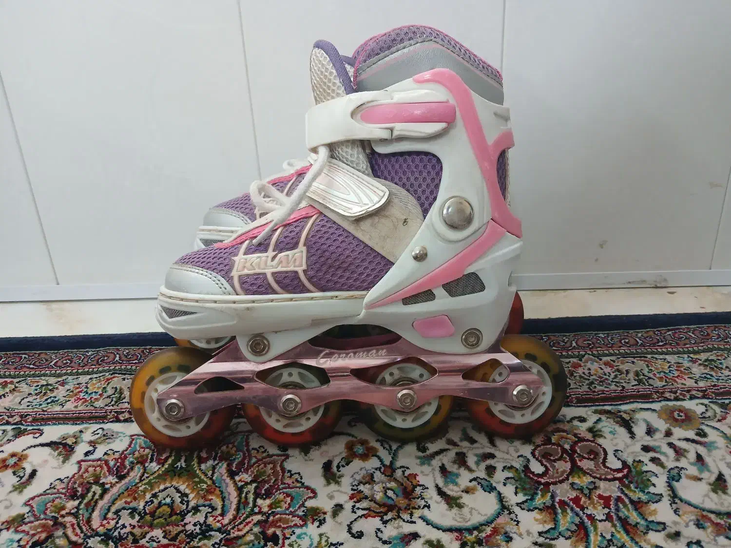 اسکیت دخترانه مدل کاروان در حد نو|دوچرخه، اسکیت، اسکوتر|خمینی‌شهر, |دیوار