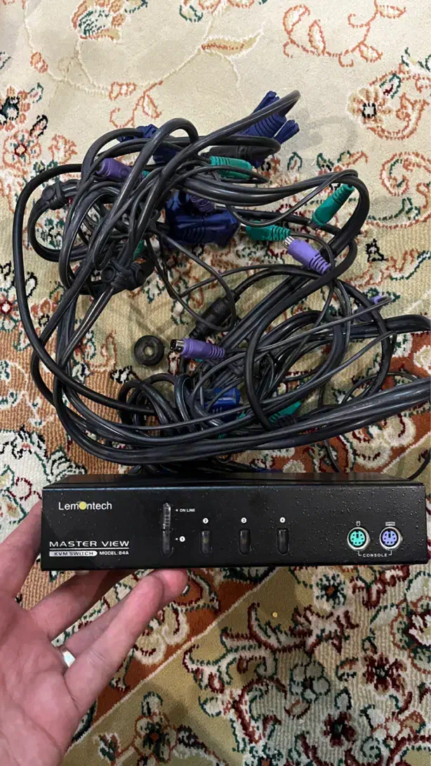 KVM سوییچ ۴پورت|مودم و تجهیزات شبکه|تهران, آبشار تهران (دریاچه)|دیوار