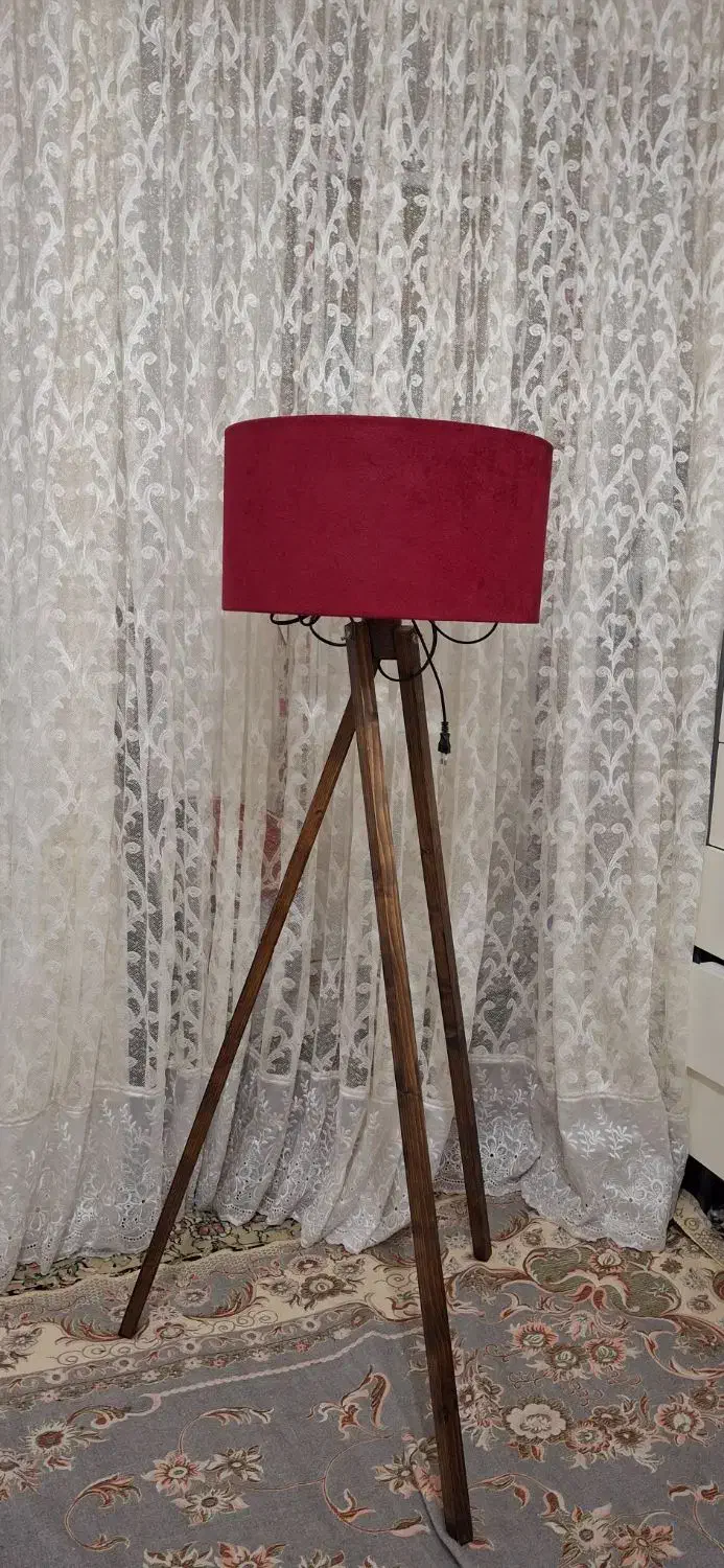 آباژور  پایه چوبی درحد نو|چراغ خواب و آباژور|گلبهار, شهر جدید گلبهار|دیوار