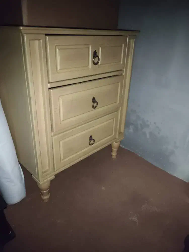 پاتختی تمیز|مبلمان خانگی و میز عسلی|ساری, |دیوار