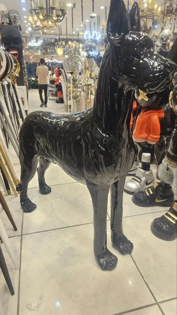 مجسمه سگ گریدین باکستر کنار سالنی|مجسمه، تندیس، ماکت|مشهد, توس (بلوار توس)|دیوار