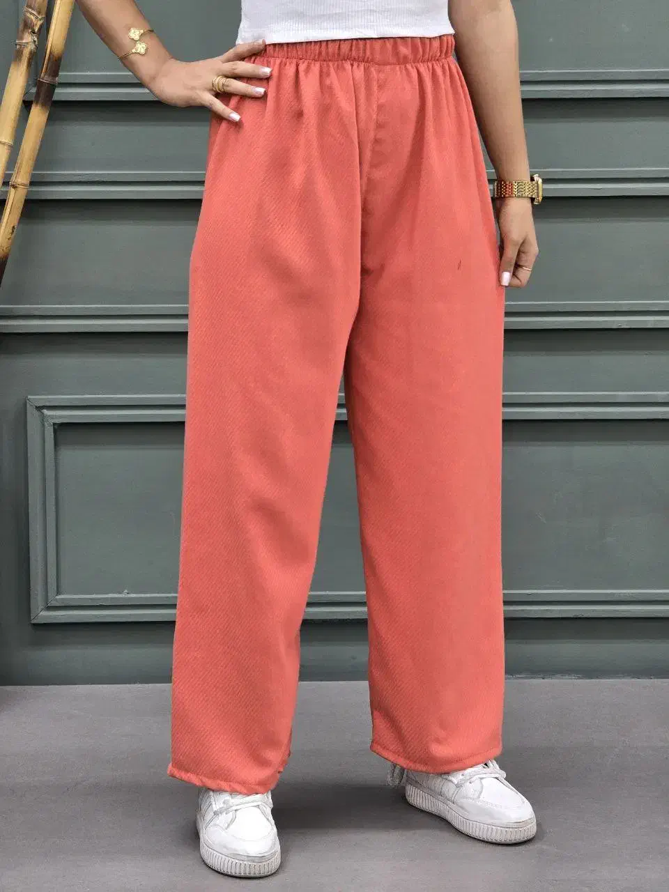 شلوار|لباس|مشهد, مشهدقلی|دیوار