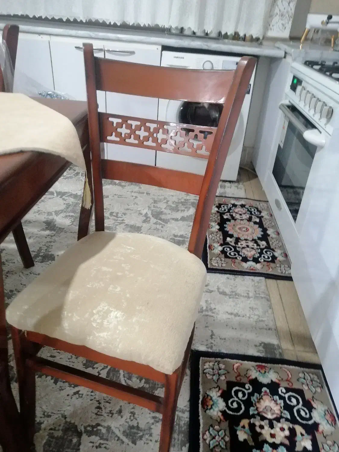 سرویس مبل 8نفره چستر با میز نهار خوری 6نفره|مبلمان خانگی و میز عسلی|تربت‌حیدریه, منصوریه|دیوار