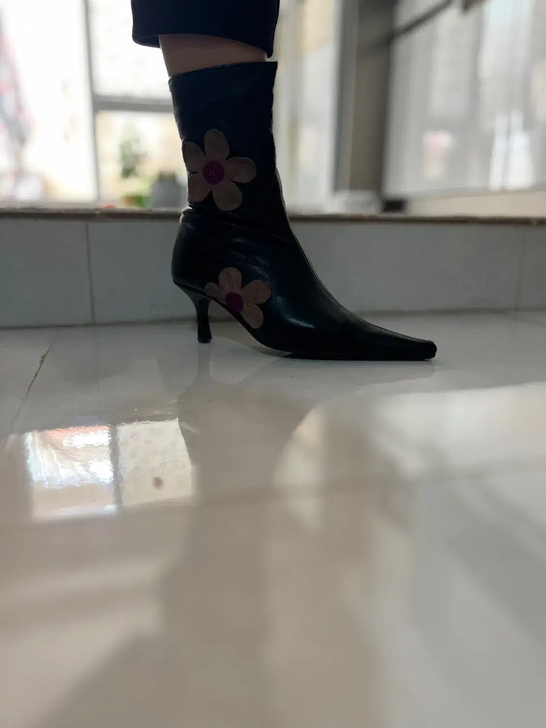 چند جفت کفش زنانه و بچگانه اورجینال|کیف، کفش، کمربند|الوند, |دیوار