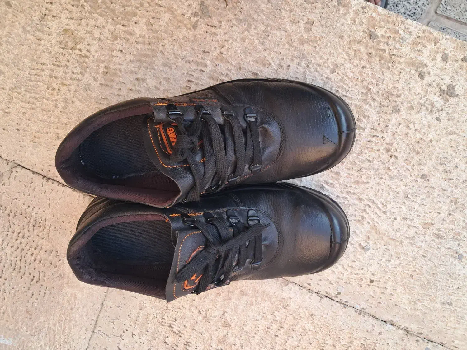 کفش کار شماره ۴۰|کیف، کفش، کمربند|پرند, فاز ۲|دیوار