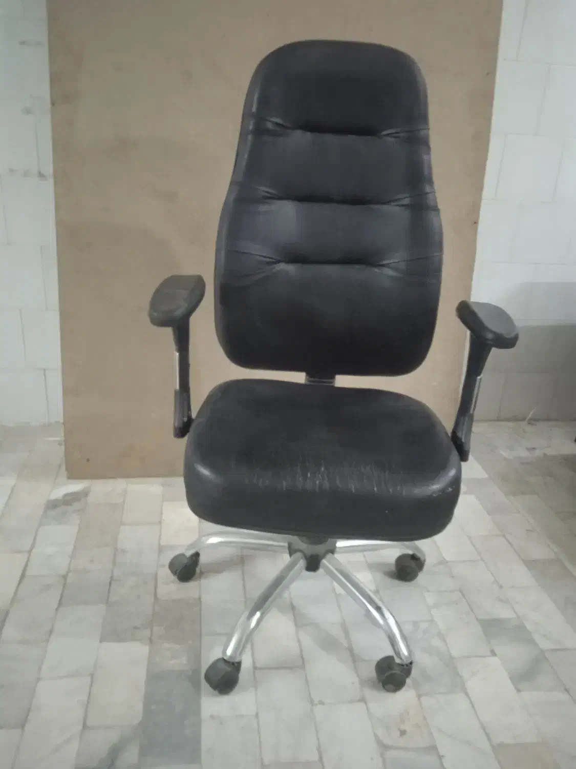 میز مدیریتی بزرگ و صندلی مدیریتی قیمت مناسب|دفتر کار|یزد, |دیوار