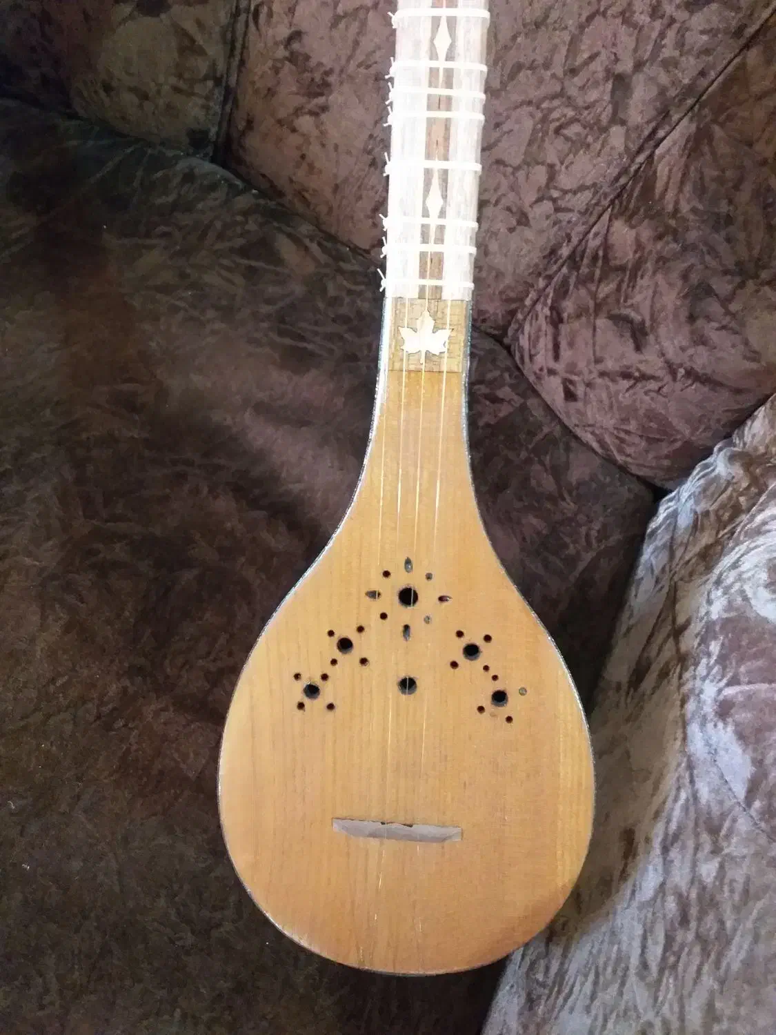 سه تار|سازهای سنتی|مبارکه, |دیوار