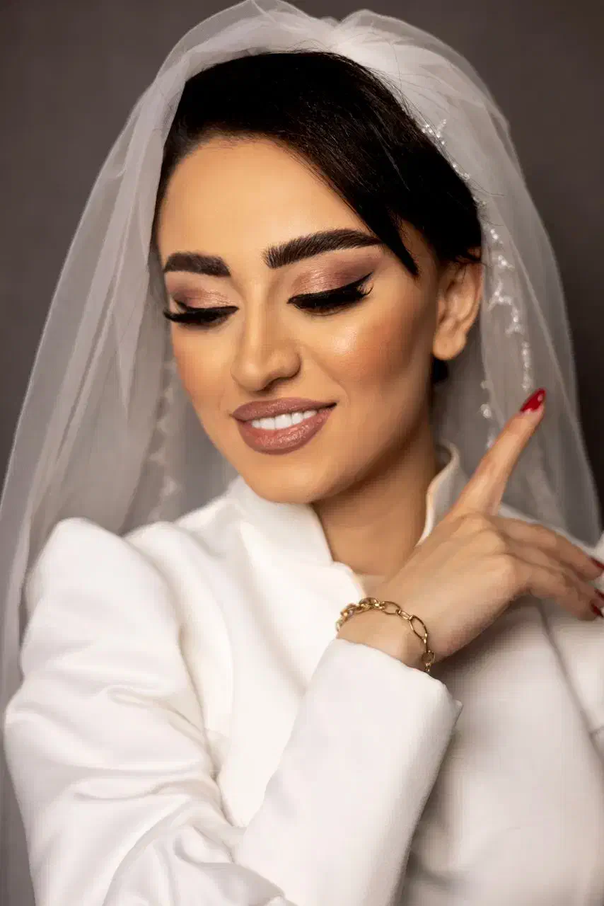 میکاپ و شینیون عروس با تخفیف ویژه|خدمات آرایشگری و زیبایی|هشتگرد, هشتگرد قدیم|دیوار