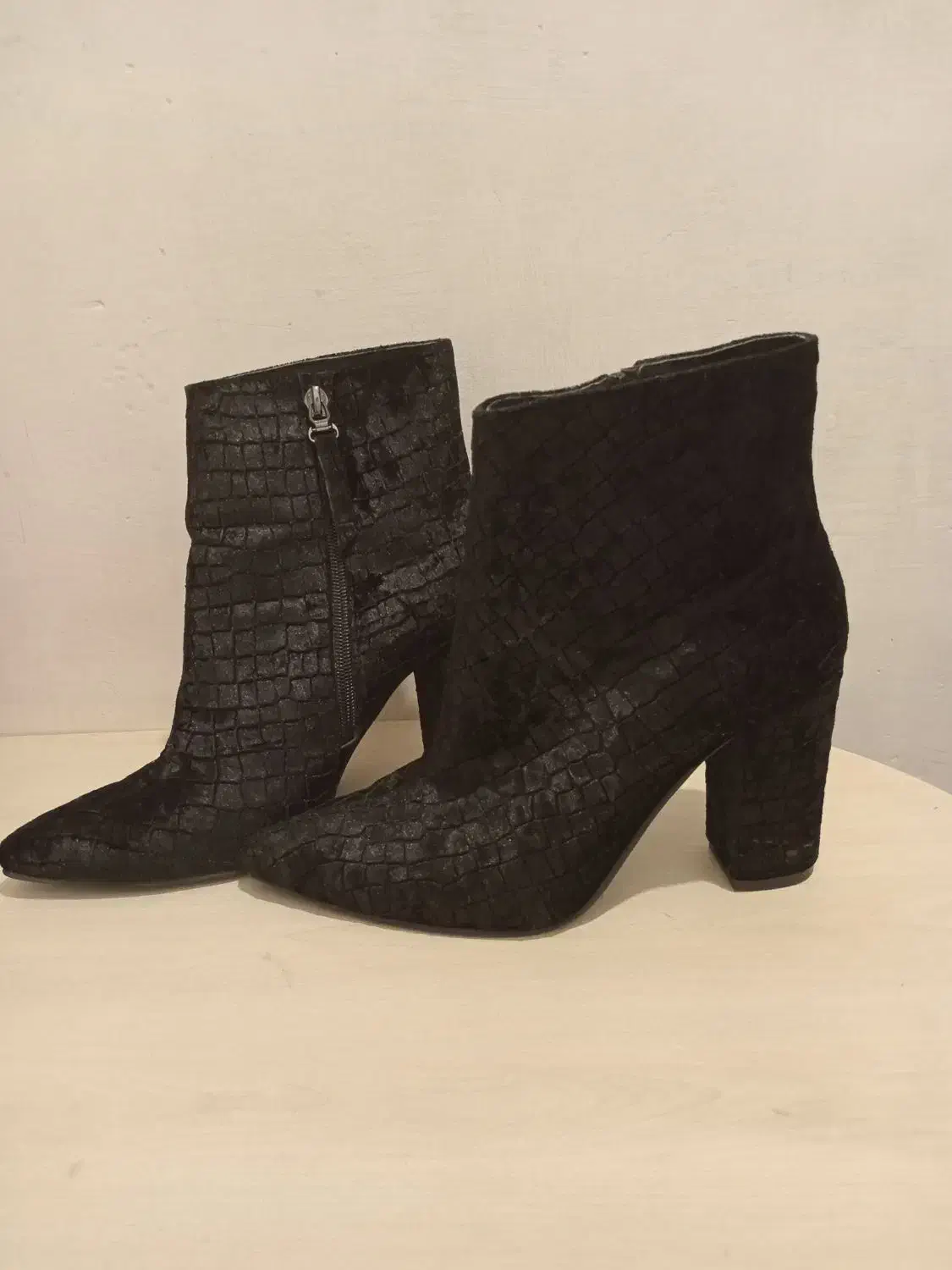 پوتیننو|کیف، کفش، کمربند|مراغه, |دیوار