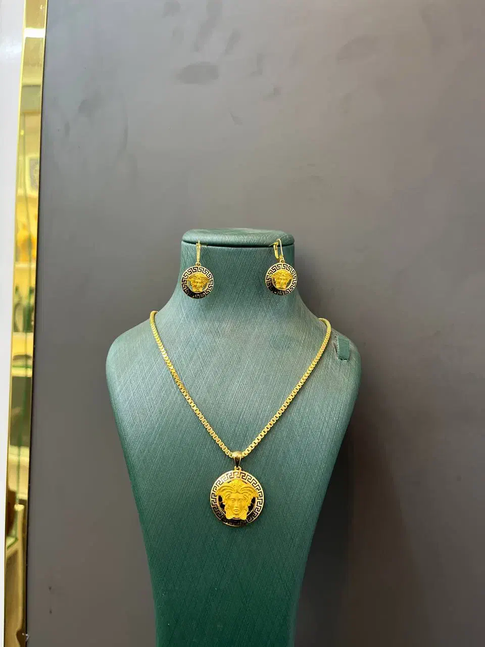 نیم ست ورساچ(طلای جوانمرد)|جواهرات|ارومیه, |دیوار