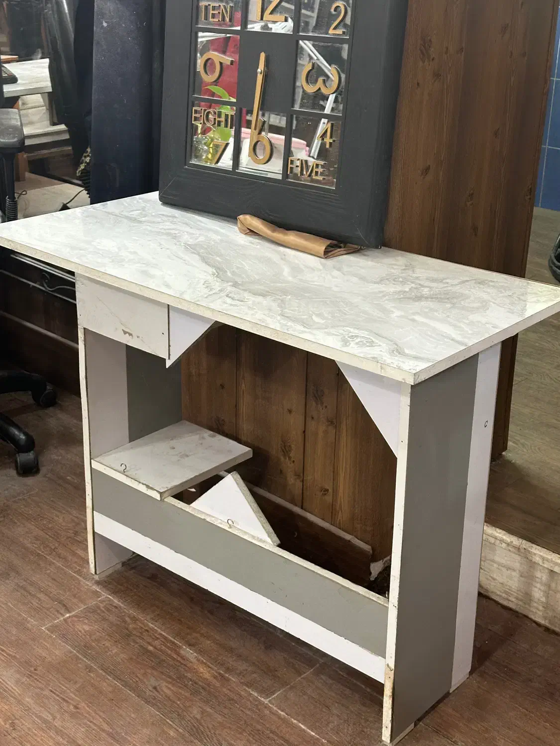 میز ناخنکار با تحریر|مبلمان خانگی و میز عسلی|رشت, خمیران زاهدان|دیوار