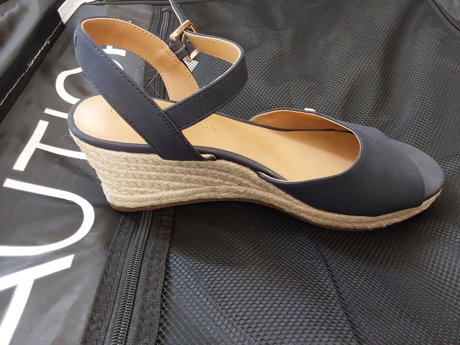 کفش زنانه تامی سایز ۴۰|کیف، کفش، کمربند|شاهین‌شهر, پاسداران|دیوار