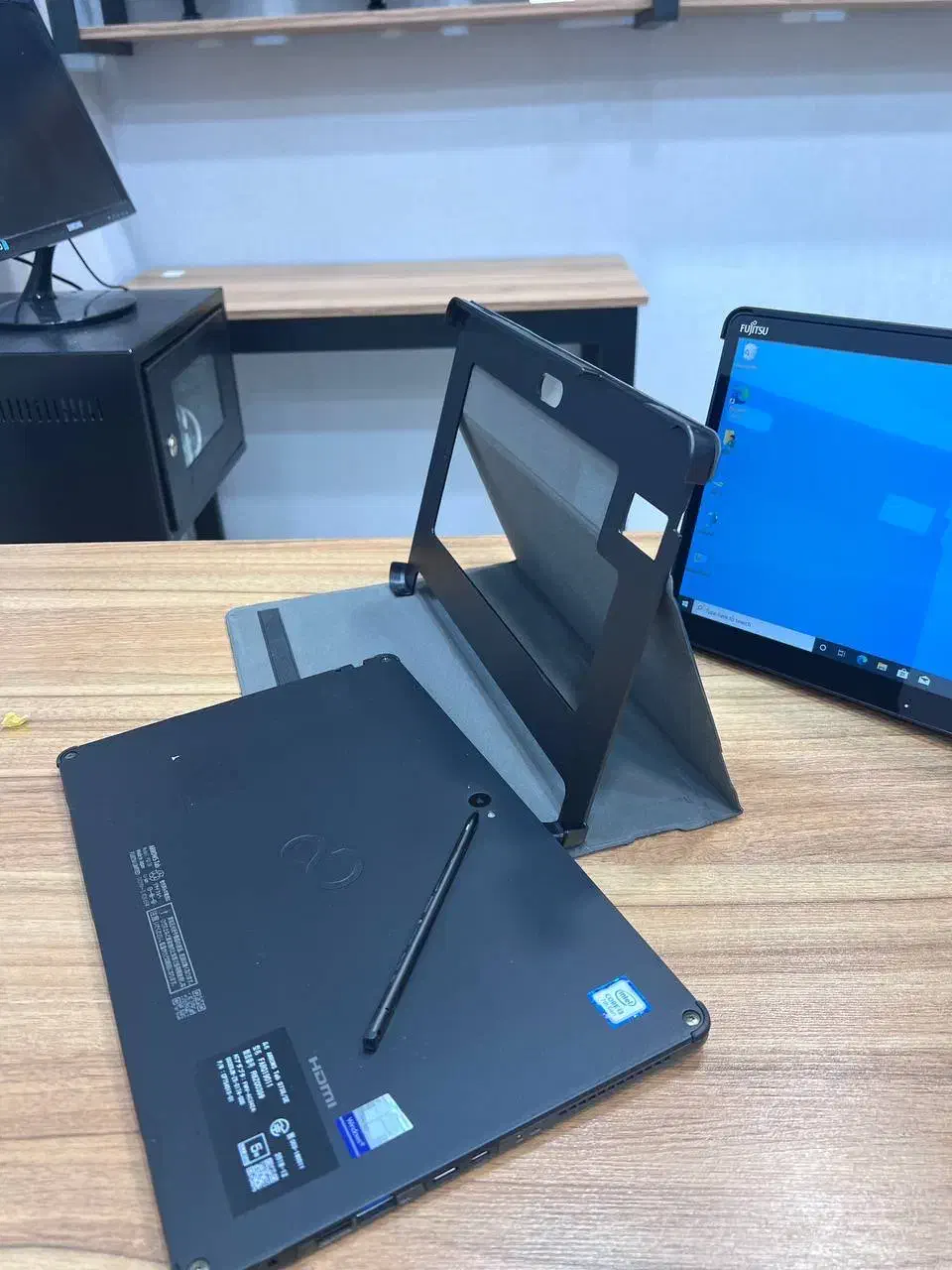 تبلت ویندوزی فجیتسوQ738هارد۱۲۸+قلم فابریکی|تبلت|شهرکرد, |دیوار