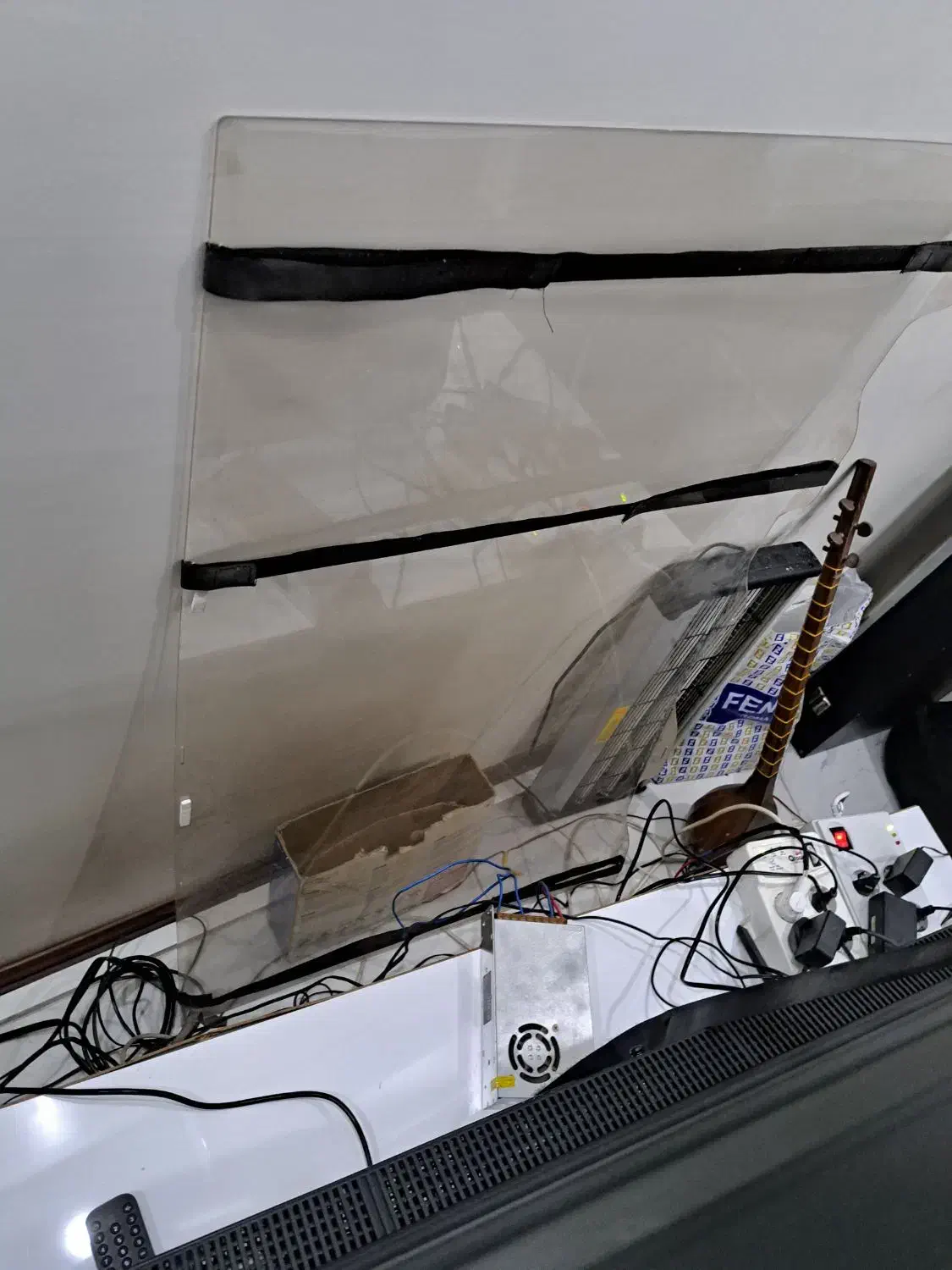 محافظه تلویزیون ۵۵|تلویزیون و پروژکتور|ری, جوانمرد قصاب|دیوار