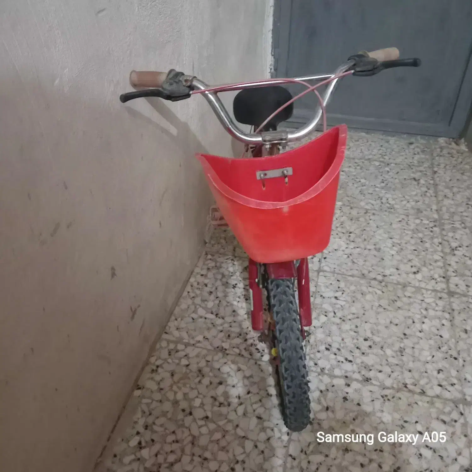 دوچرخه ۱۶|دوچرخه، اسکیت، اسکوتر|زاویه, |دیوار