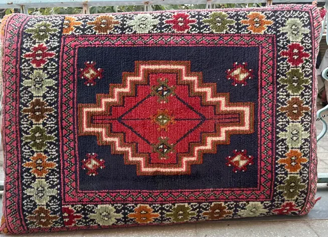 فرش و پشتی دسته دو|فرش|سمنان, |دیوار