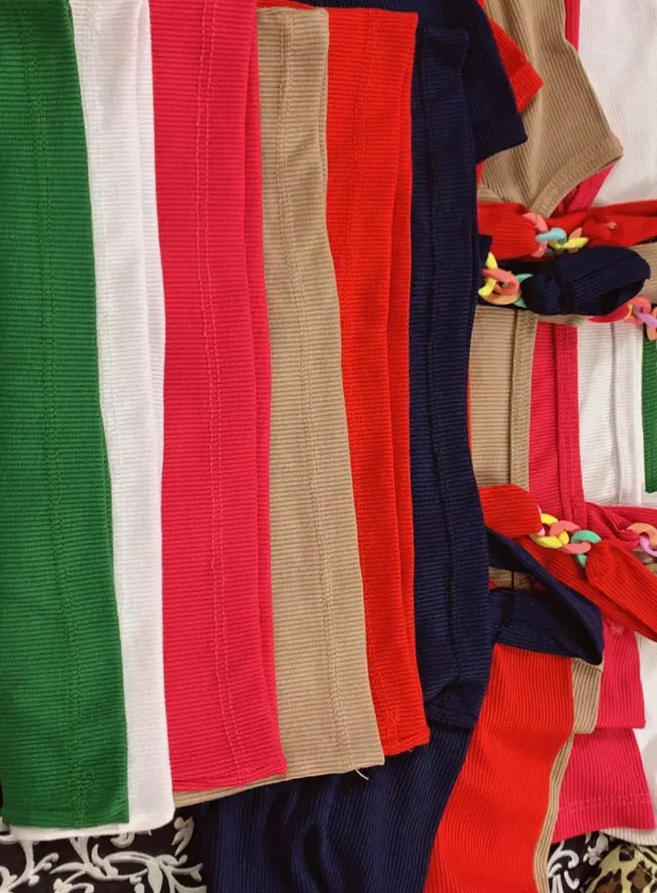 تاب و پلنگی جنس کبریتی|لباس|قم, بنیاد|دیوار