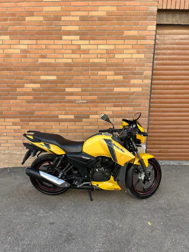 موتور آپاچی 150 مدل 1395 در حد|موتورسیکلت|بروجرد, |دیوار