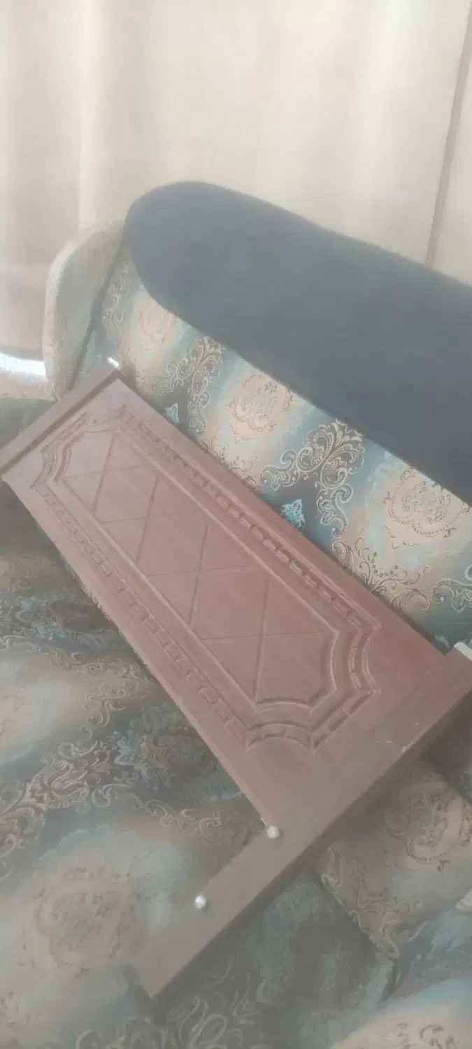 تخت همراه با نالی در حد نو|تخت و سرویس خواب|آران و بیدگل, |دیوار