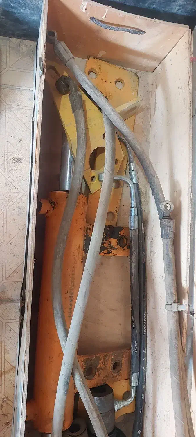 اکسل رومانی|خودرو سنگین|آبپخش, |دیوار