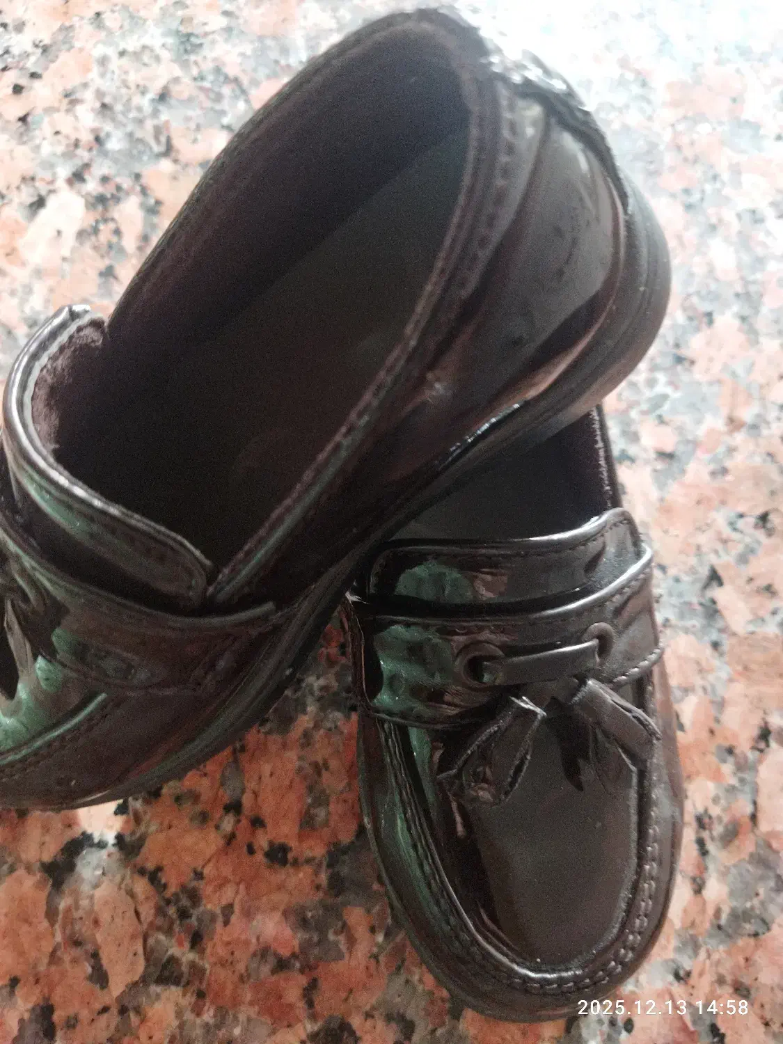 کفش پسرونه|کفش و لباس بچه|قم, منبع آب|دیوار