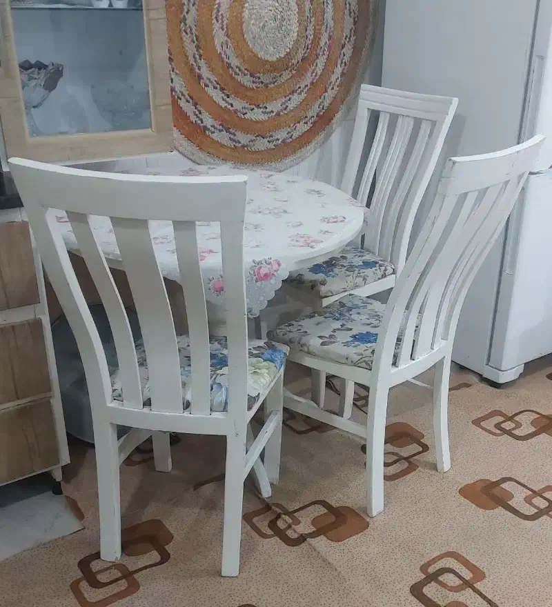 میز و ۳ عدد صندلی غذاخوری چوبی|میز و صندلی غذاخوری|جم, |دیوار