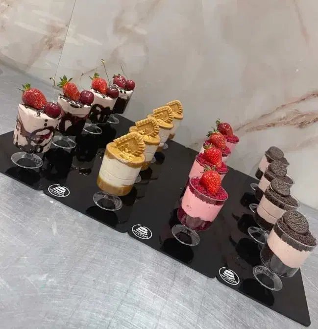 استخدام نیروی کار برای قنادی|استخدام خدمات فروشگاه و رستوران|بروجرد, |دیوار