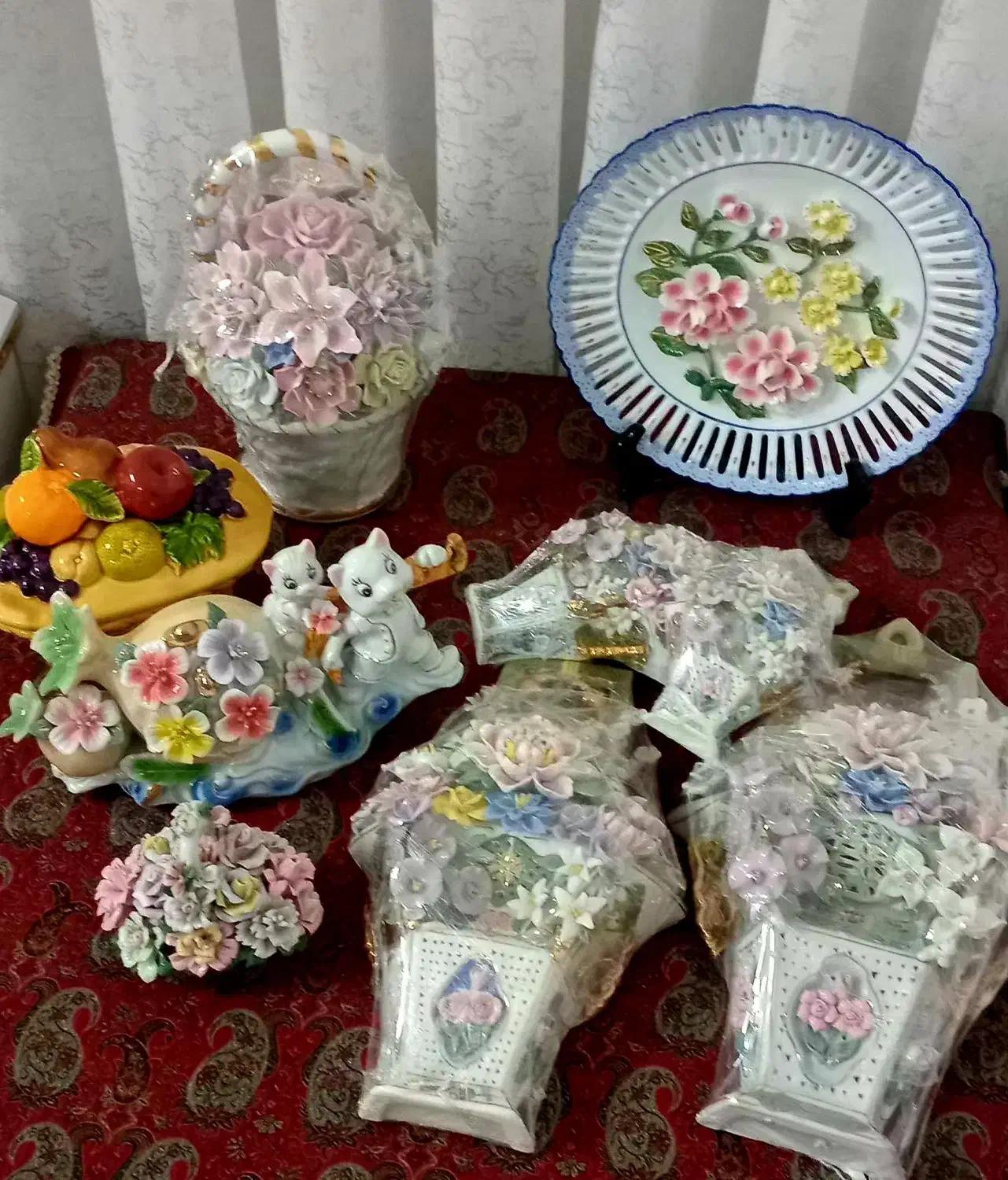 مجسمه وسبد گل چینی ودیوارکوبهای چینی|مجسمه، تندیس، ماکت|قم, امامزاده ابراهیم|دیوار
