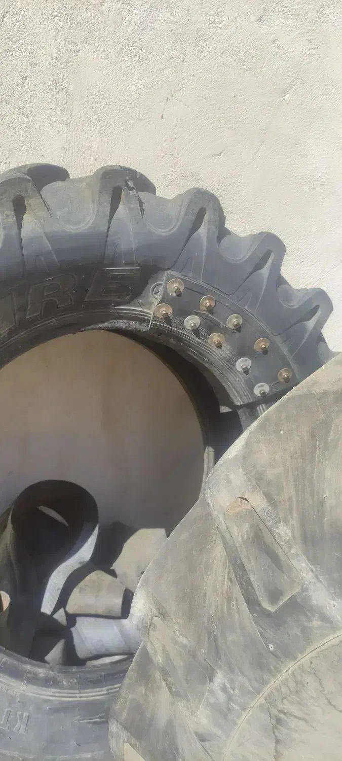 تعمیر لاستیک عقب تراکتور|خدمات موتور و ماشین|ارژن, |دیوار