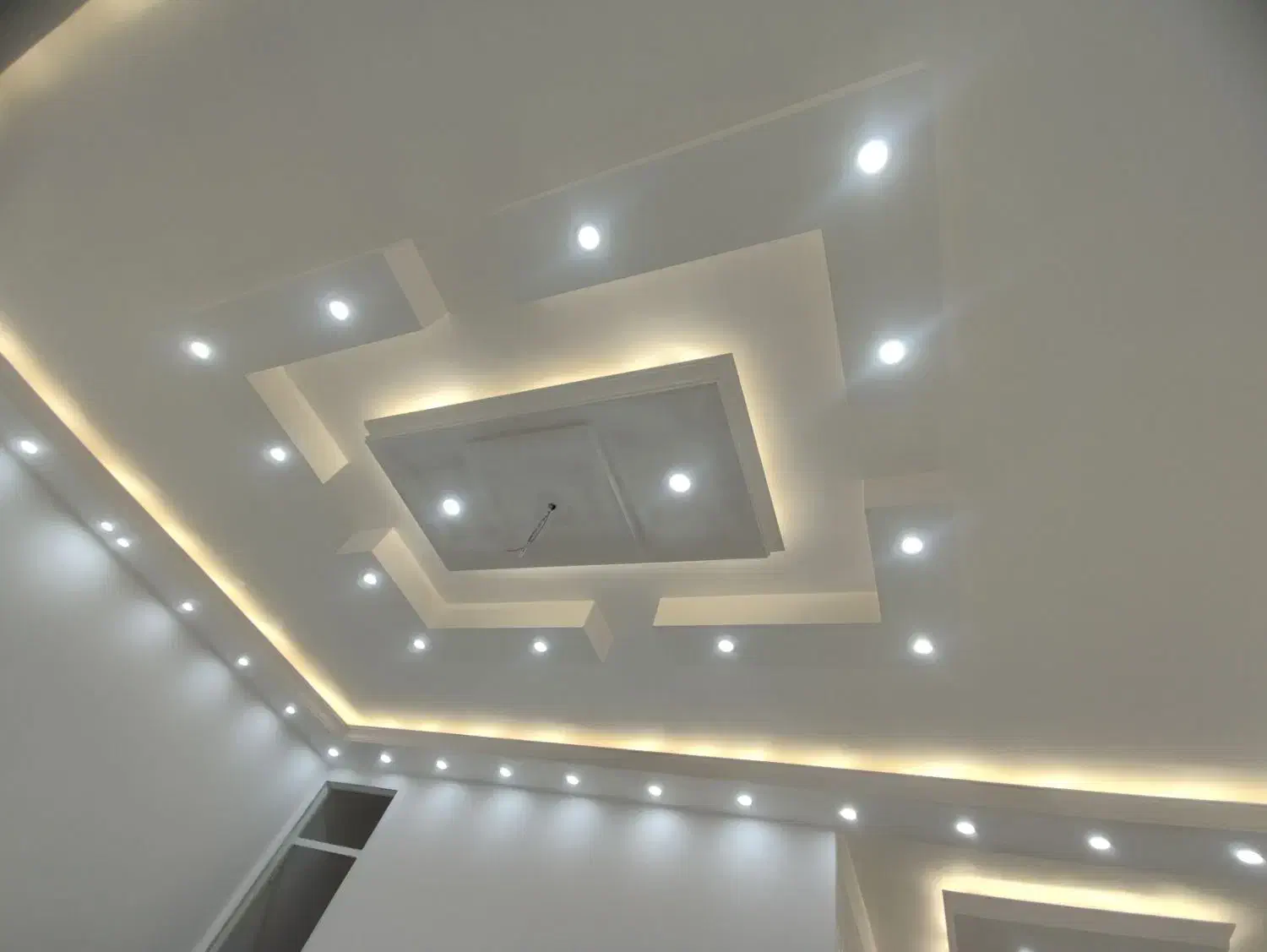 مجری برق صنعتی و برقکار ساختمان|خدمات پیشه و مهارت|الیگودرز, |دیوار