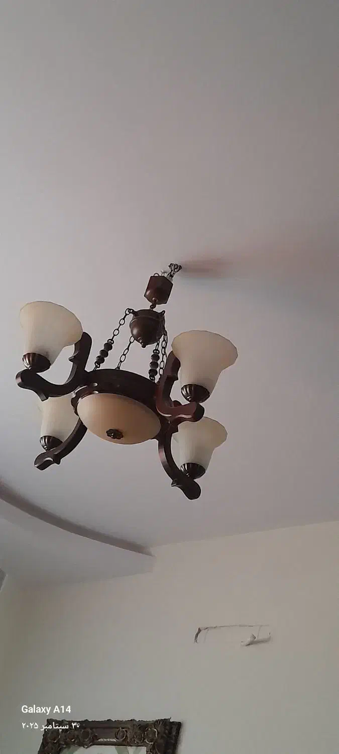 لوستر ۴شاخه شیک و زیبا|لوستر و چراغ آویز|اراک, |دیوار