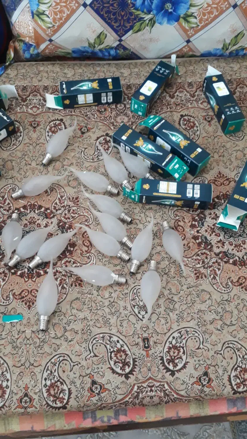 تعداد ۳۶ لامپ قرمز|لامپ و چراغ|خرمآباد, |دیوار