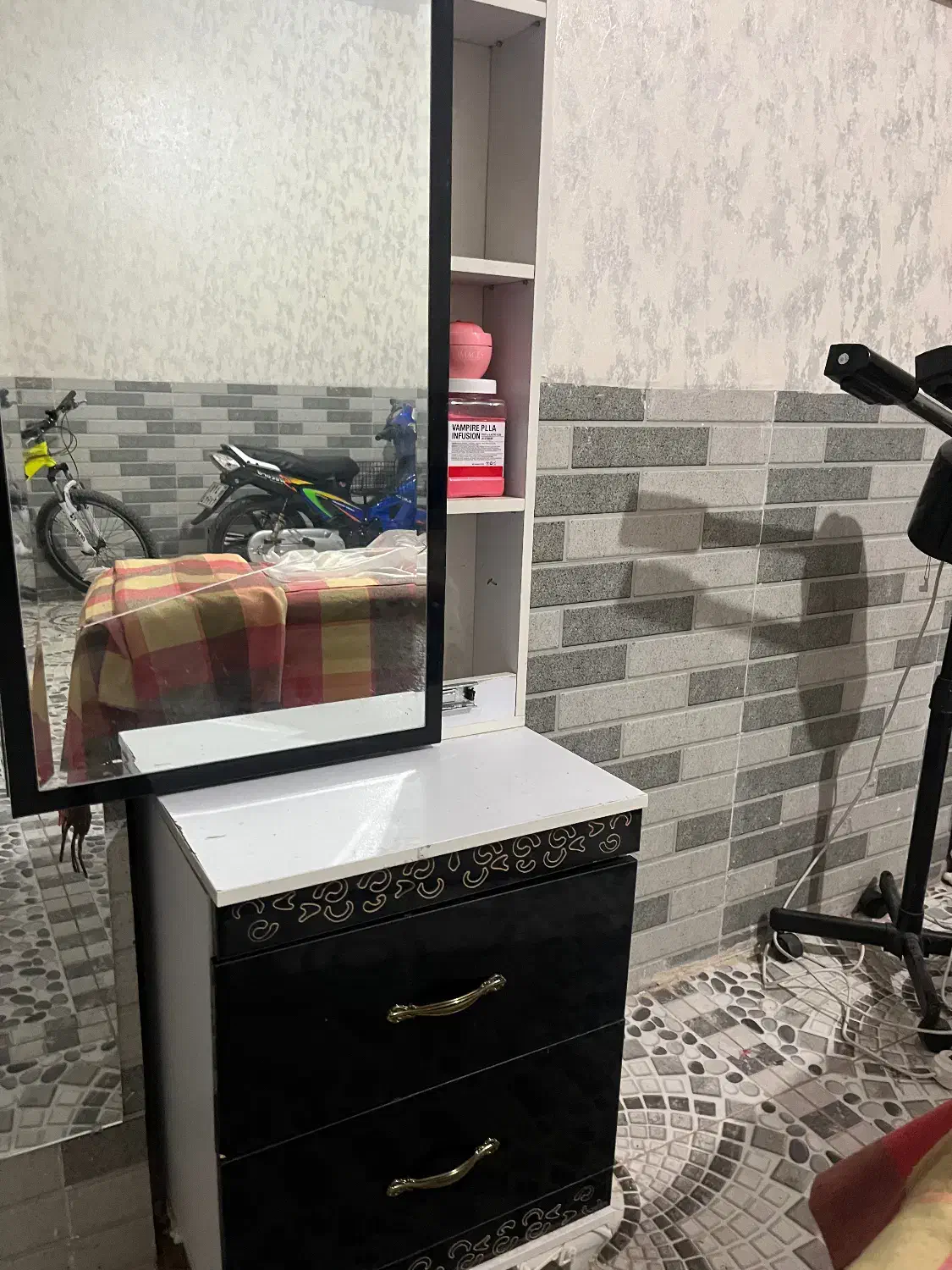 کمد ایینه ایی ارایشگاه|آرایشگاه و سالنهای زیبایی|کرمان, |دیوار