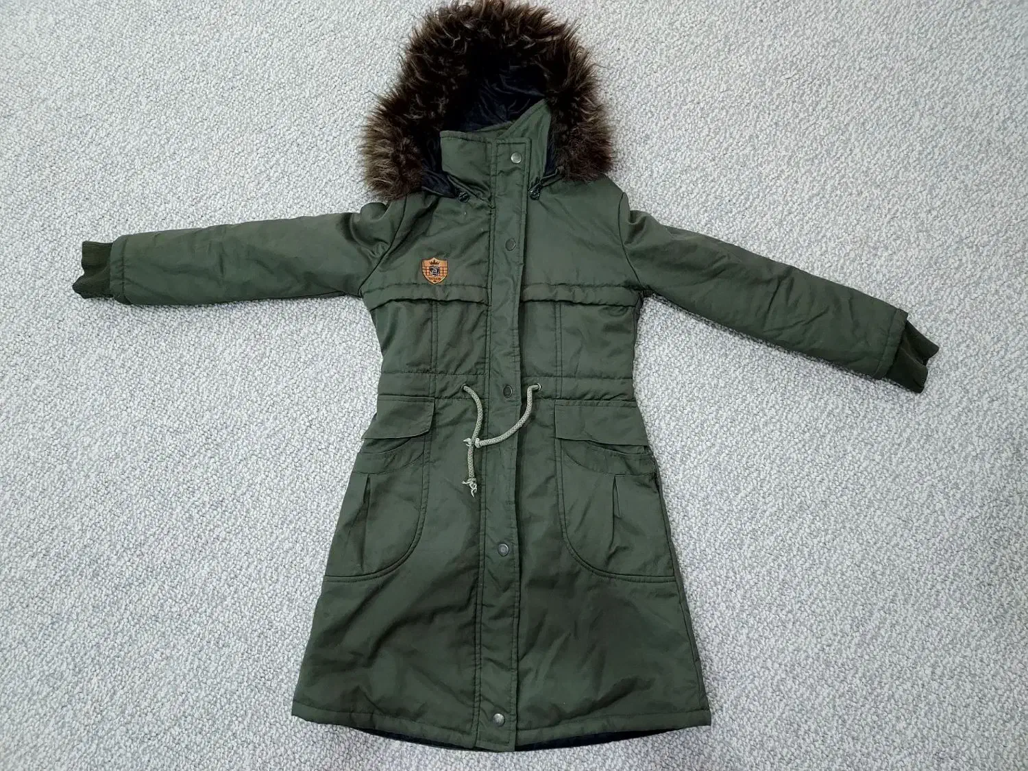 تعدادی لباس گرم|لباس|اندیمشک, |دیوار