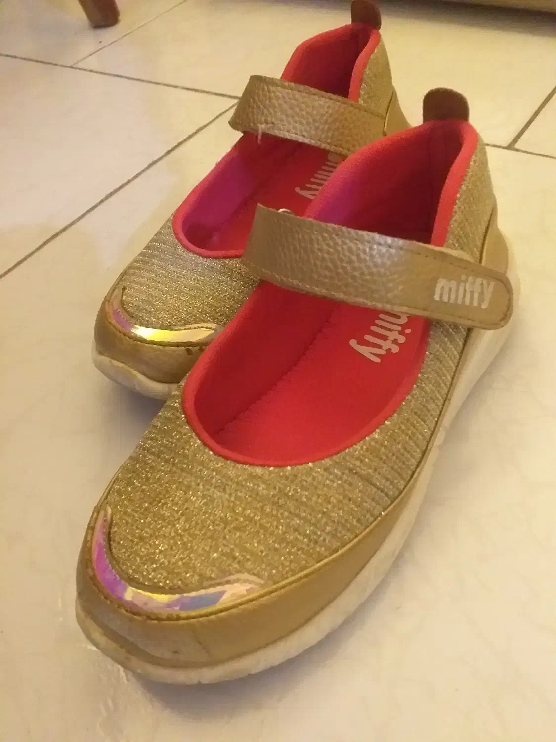 تعدادی کفش دخترانه|کفش و لباس بچه|کرج, عظیمیه|دیوار