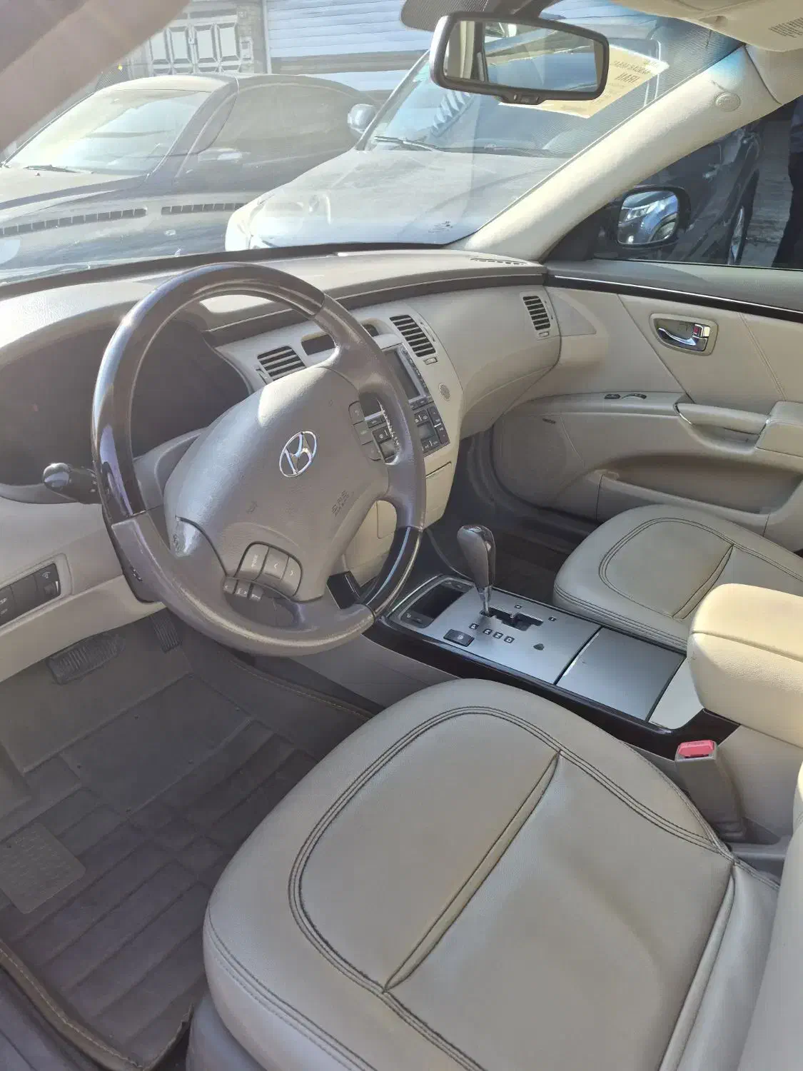 ازرا ۲۰۱۰ بدون رنگ|خودرو سواری و وانت|اصفهان, تخت فولاد|دیوار