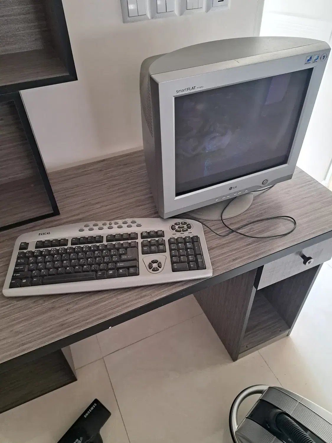کیبورد پاسکال و مانتیتور ال جی|قطعات و لوازم جانبی رایانه|رشت, رشتیان|دیوار