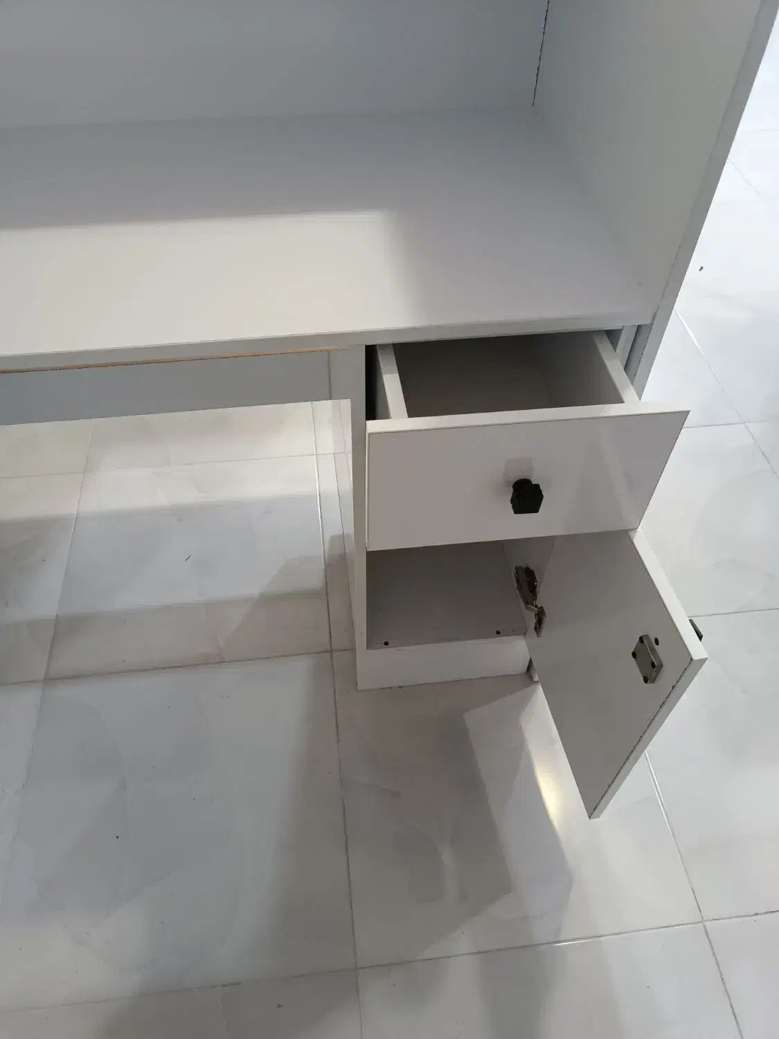 میز تحریر نو|میز تحریر و کامپیوتر|جم, |دیوار