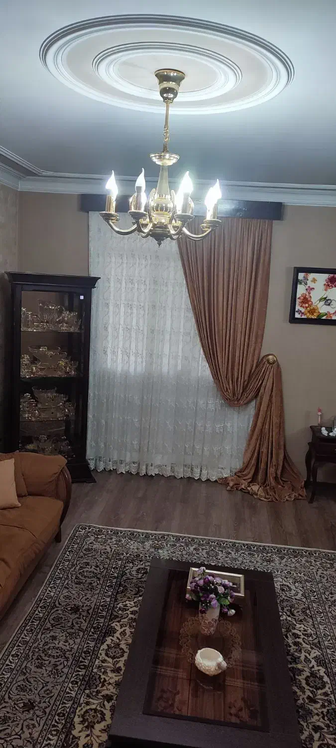 لوستر ۸ شاخه طلایی رنگ ثابت|لوستر و چراغ آویز|کرج, عظیمیه|دیوار