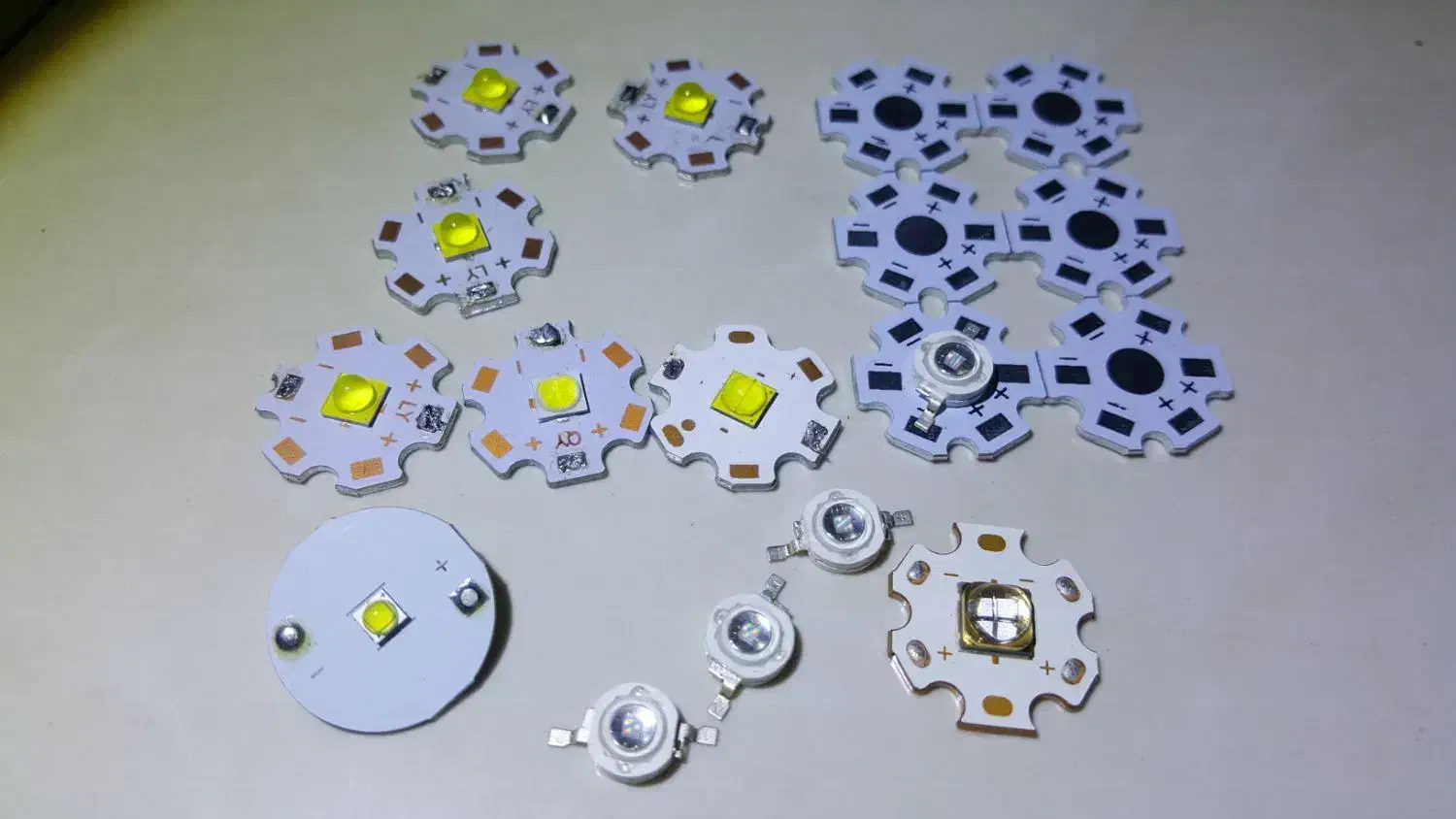 لامپ چراغ قوهUVیوویLEDپروژکتورباتریSMD COBال ای دی|لامپ و چراغ|تهران, بازار|دیوار