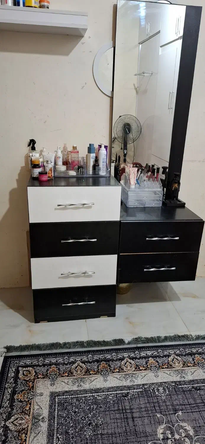 میز ارایشی|تخت و سرویس خواب|فولادشهر, فولادشهر|دیوار