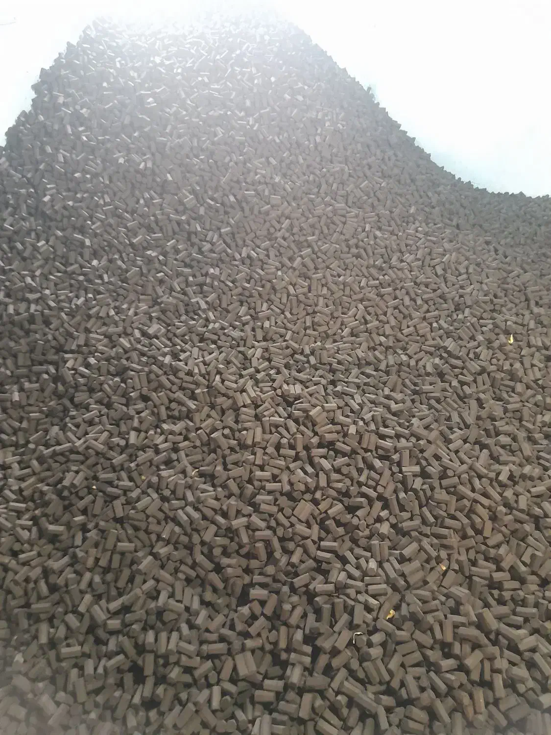 زغال ۱۰۰٪ کربن پسته ۶ ضلعی ۵ تن آماده فروش|عمدهفروشی|اصفهان, کنگاز|دیوار