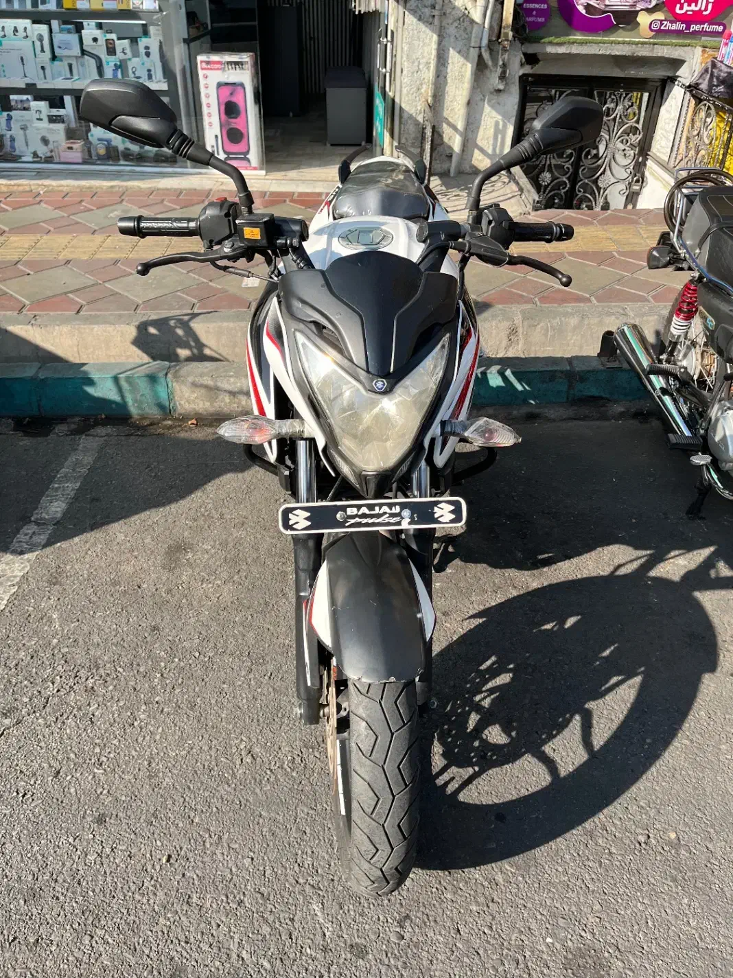 NS200 تمیز درحد|موتورسیکلت|تهران, خاک سفید|دیوار
