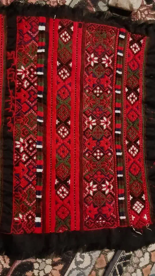 زی آستین چرخ دست|لباس|خاش, |دیوار