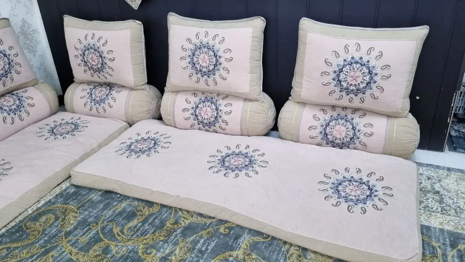 پشتی|رختخواب، بالش، پتو|شیراز, فرهنگیان|دیوار